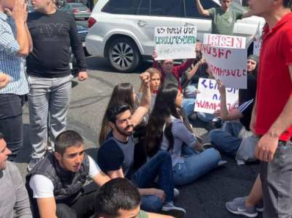 «Ճանապարհները փակվելու են այնքան, քանի դեռ Շուշիի, Հադրութի ճանապարհները փակ են». փակել են Կիևյան կամուրջը